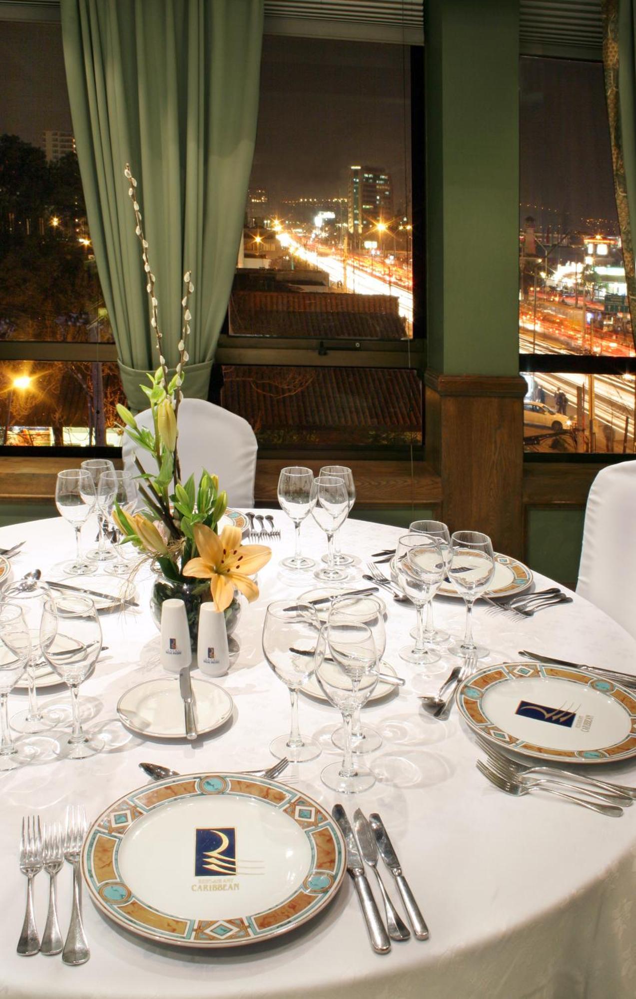 Hotel Regal Pacific Σαντιάγκο Εξωτερικό φωτογραφία A table set for dinner