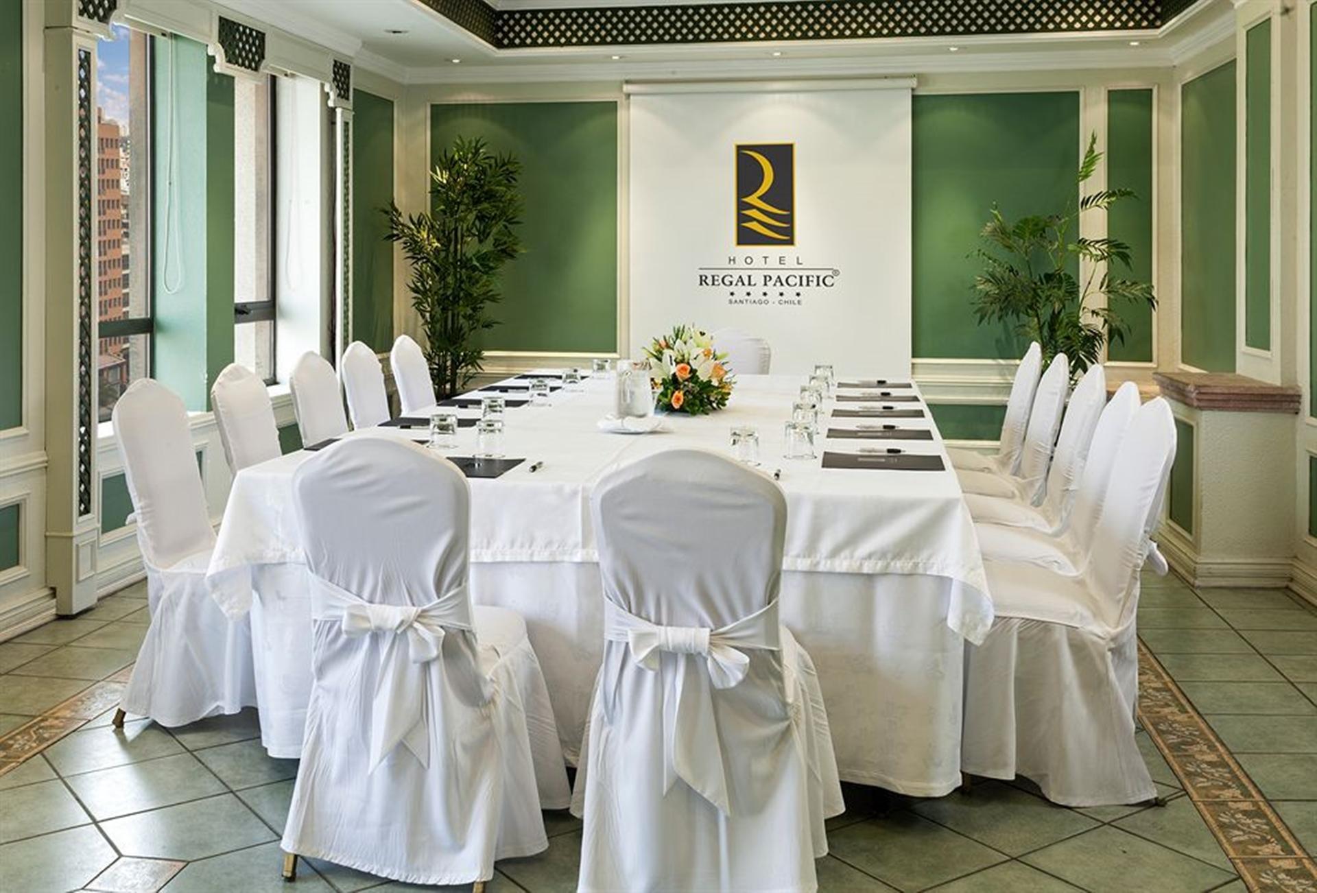 Hotel Regal Pacific Σαντιάγκο Εξωτερικό φωτογραφία A meeting room at the Royal Pacific Hotel