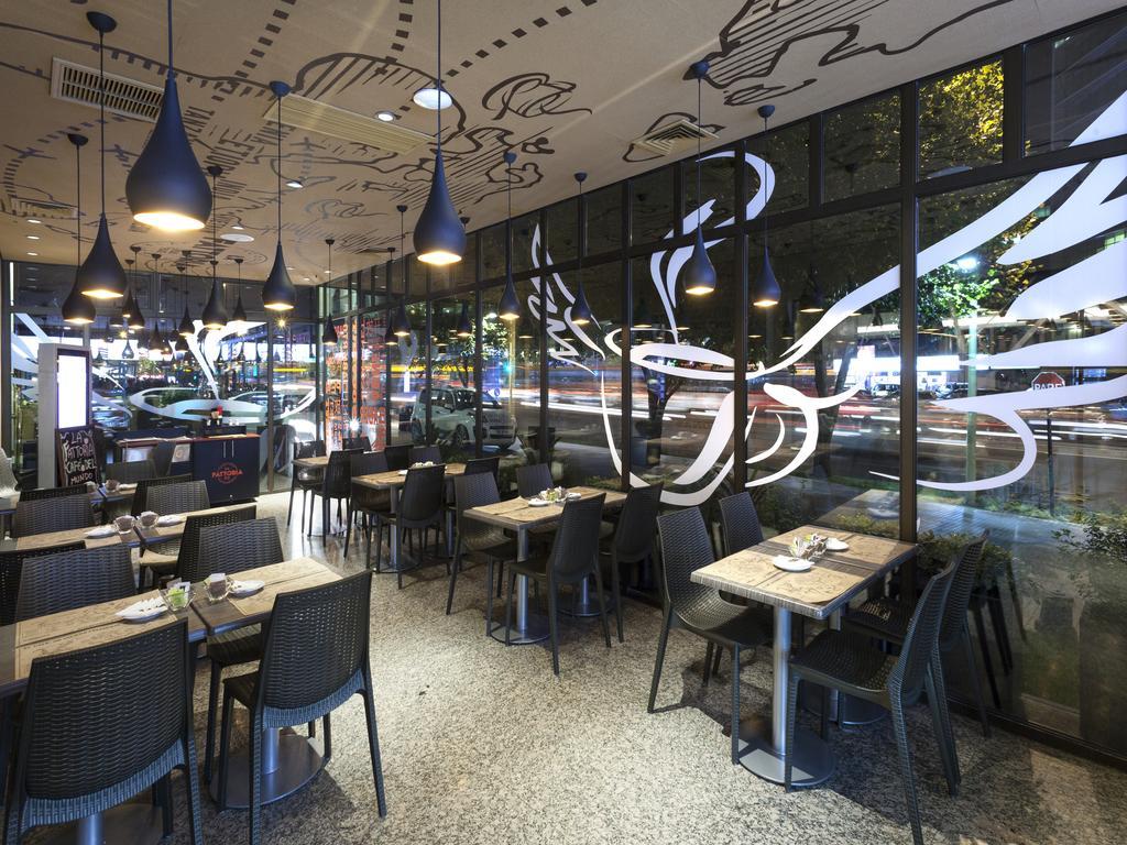 Hotel Regal Pacific Σαντιάγκο Εξωτερικό φωτογραφία Interior of a Starbucks Reserve store in Shanghai, China