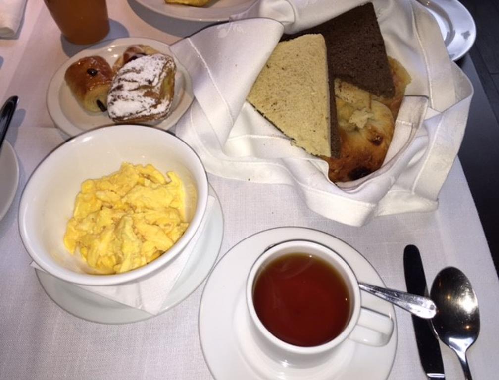 Hotel Regal Pacific Σαντιάγκο Εξωτερικό φωτογραφία A typical breakfast at the restaurant